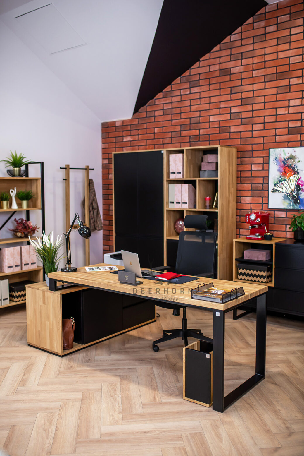 Eckschreibtisch mit geräumigem Stauschrank für Dokumente und Zubehör