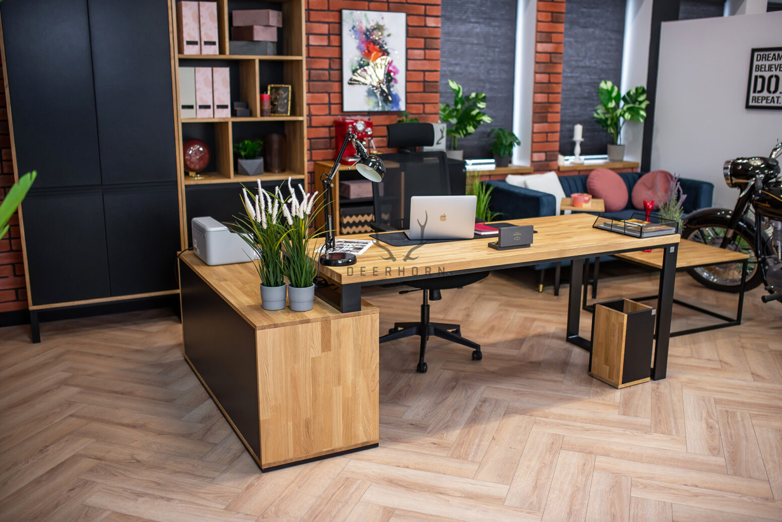 desk-for-graphics Schreibtisch mit langer Holzplatte