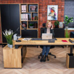 langer Bürotisch