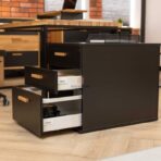 biurko z prowadnicami Blum