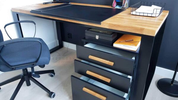 Industrie-Schreibtisch mit Schubladen