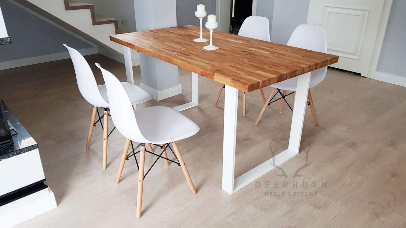 bialy_stool weißer Tisch