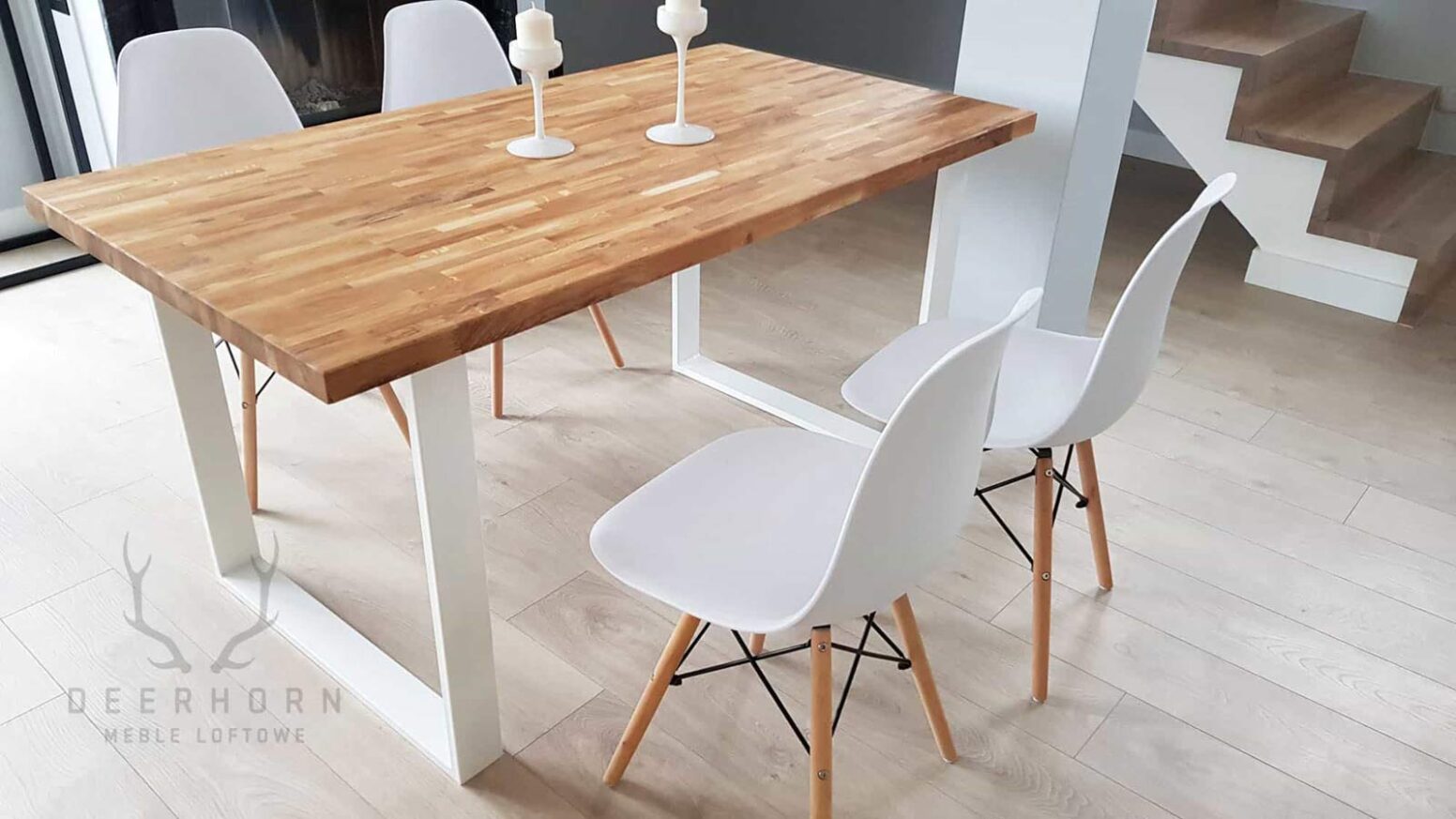 tisch_mit_weissen_beinen Tisch mit weißen Beinen