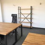 Loft-Büro Bücherregal