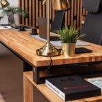 biurko z naturalnego drewna do biura