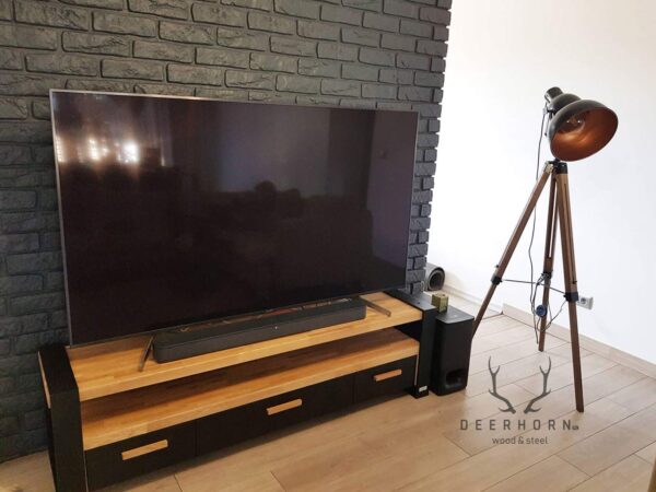 TV-Schrank aus Holz und Metall