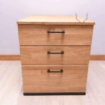 Schreibtischschrank mit Holzplatte