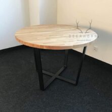 runder Tisch mit Holzplatten
