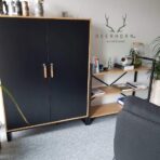 Kleiderschrank für Kleidung und Dokumente