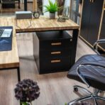 Schreibtisch aus Holz