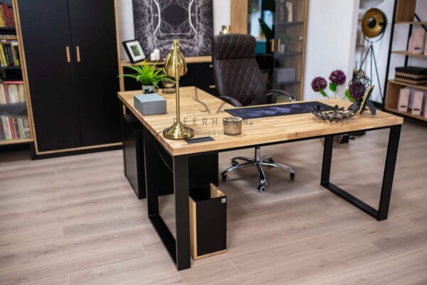 minimalistischer Schreibtisch