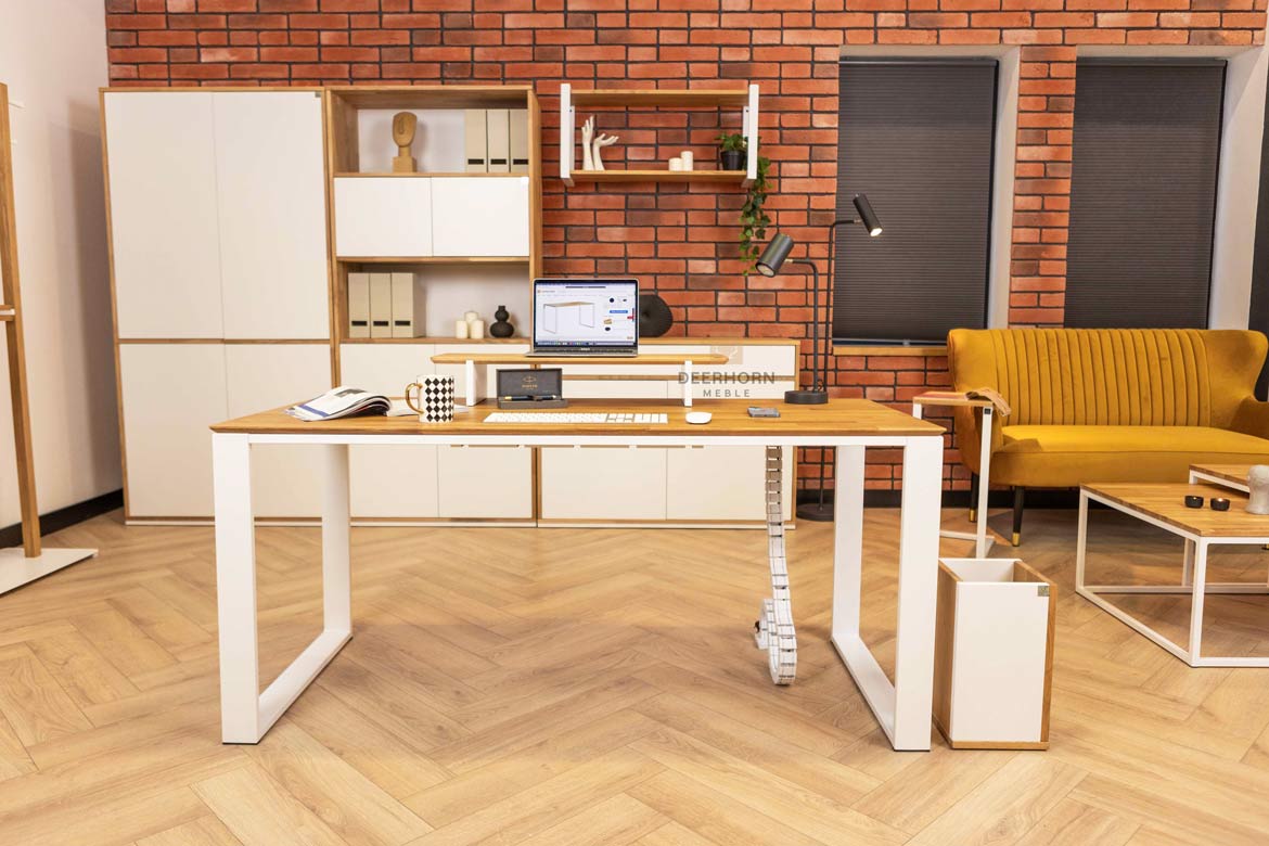 weißer Bürotisch, Vorderansicht