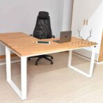weißer Loft-Schreibtisch