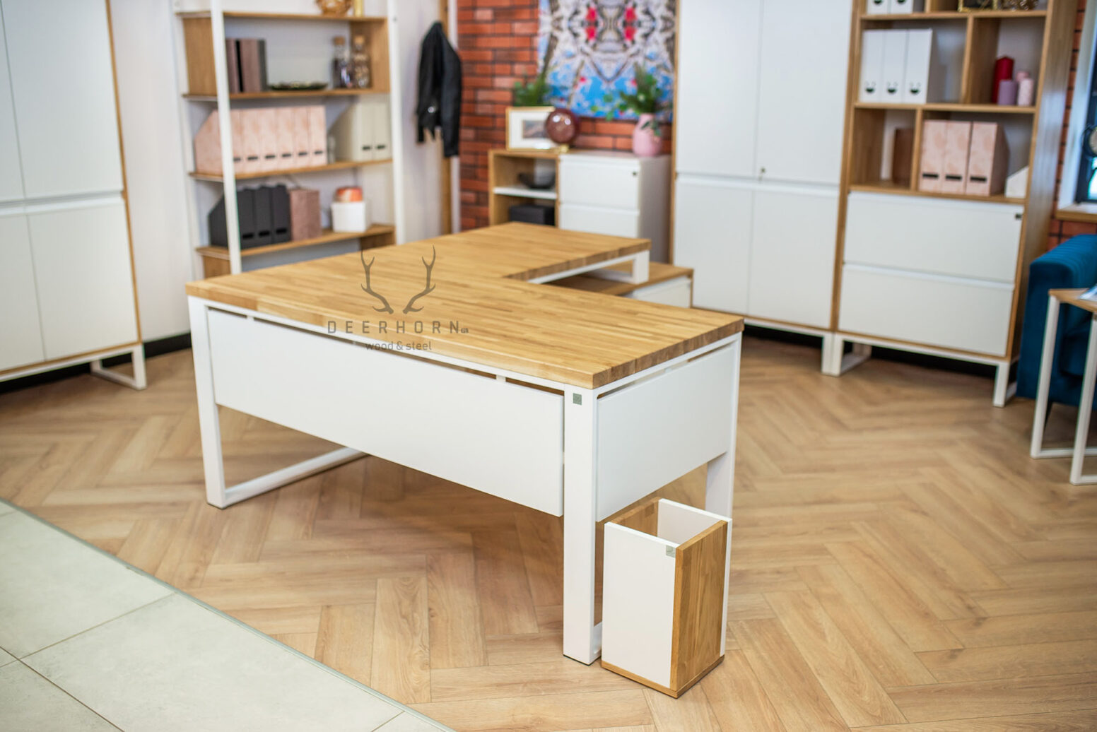 weiße_Büro_Möbel Eckschreibtisch weiß mit Holzplatte