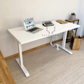 weißer Loft-Schreibtisch