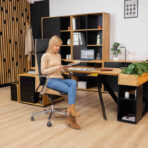 biurko z wysokim komfortem pracy