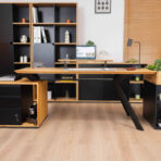 nowoczesne biurko drewniane