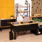 biurko z metalowymi nogami