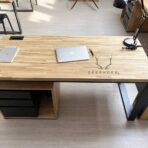 meble z drewna i metalu