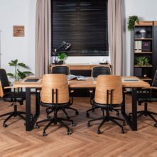 stół konferencyjny dla firm i biur