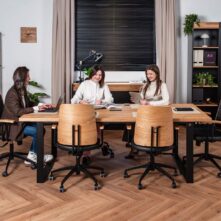 stół konferencyjny do nowoczesnych biur