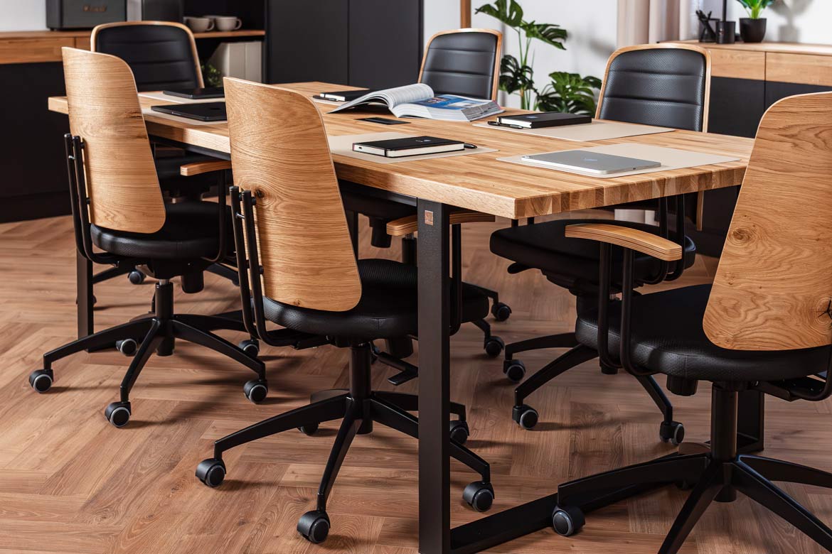 stol-konferencyjny-z-naturalnego-drewna-debowego stół konferencyjny z naturalnego drewna dębowego