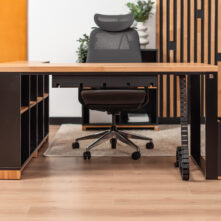 biurko przeznaczone do pracy kreatywnej i analitycznej