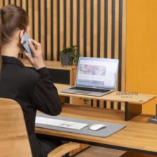 Schreibtisch mit Laptopständer, Rückansicht