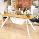 Schreibtisch im skandinavischen Stil