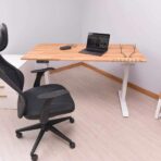 weißer verstellbarer Schreibtisch