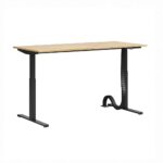 Schwarzer höhenverstellbarer Schreibtisch mit flacher Platte. Schlank 160x70cm