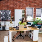 Schreibtisch für ein Frauenbüro