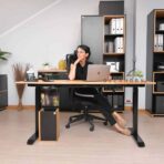 höhenverstellbarer Schreibtisch