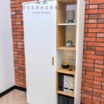 weißer Schrank für das Büro