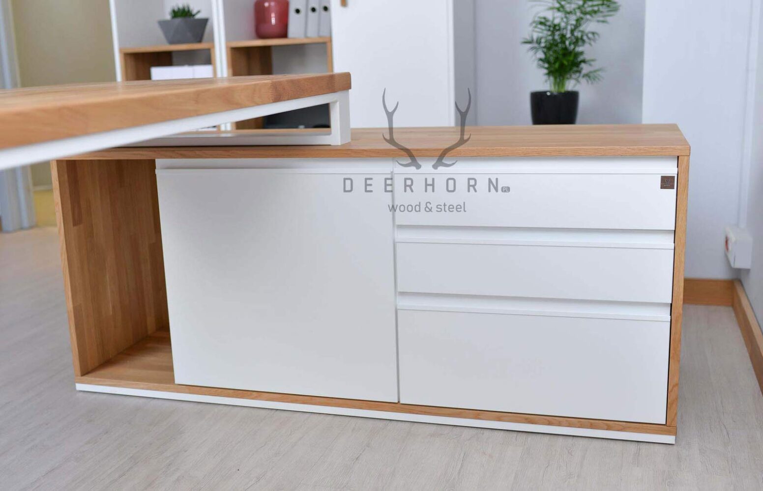 Schreibtisch_Weiß_mit_Schubladen Weißes Burko mit Schubladen