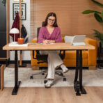 podnoszone biurko dla nastolatki