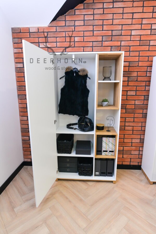 Garderobe für das Zimmer