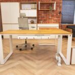 Holzschreibtisch für das Büro