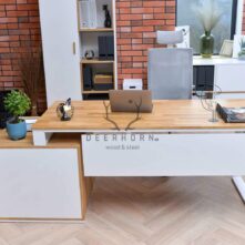 ein Schreibtisch für eine Frau