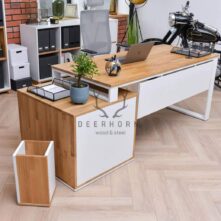 ein Schreibtisch für eine Frau