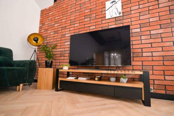 rtv-schrank aus holz und metall