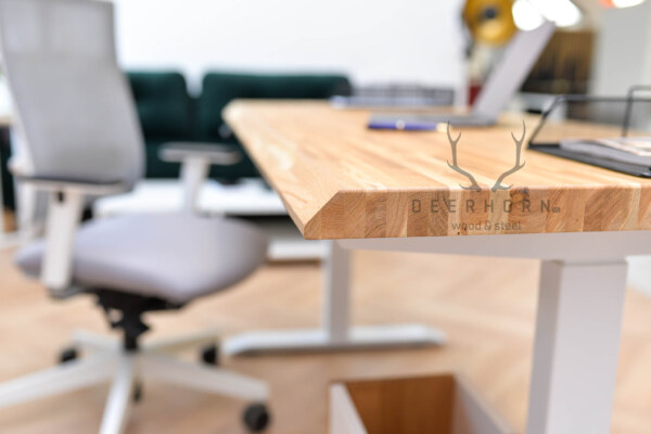weißer ergonomischer Schreibtisch