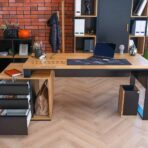Loft-Büro plus Schreibtisch