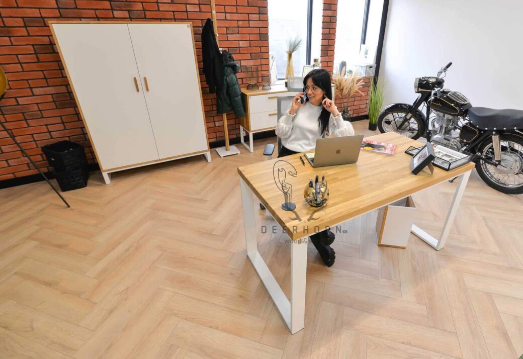 Schreibtisch mit Eichenplatte und Metallbeinen für Büro und Zuhause