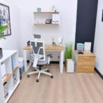 weißer Loft-Schreibtisch