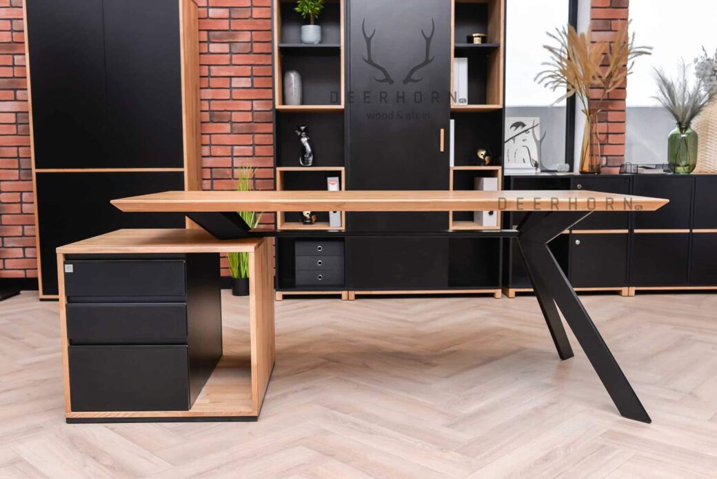 Premium Loft-Schreibtisch mit Holzplatte und diagonalen Beinen