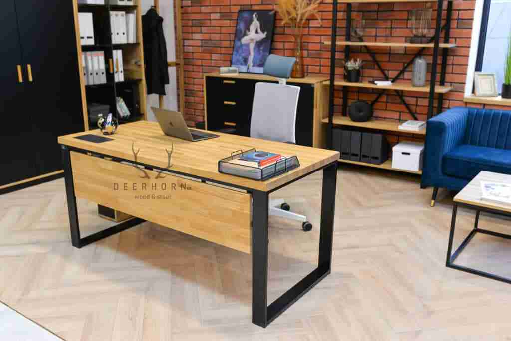 narożne biurko z dębowym blatem