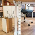 vertikaler Kabelkanal unter dem Schreibtisch