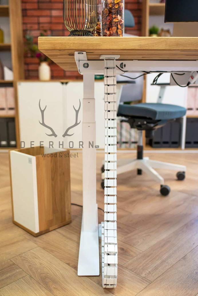 vertikaler_Kanal_Kabel_unter_dem_Schreibtisch vertikaler Kabelkanal unter dem Schreibtisch