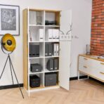 weißer Kleiderschrank